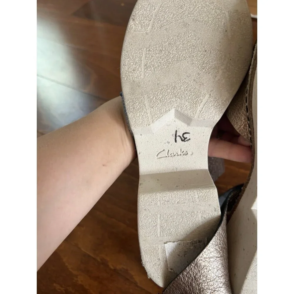 Clarks Narrative‎ Leather 10.5 M Gold Wedge Ankle Strap Sandals Open Toe